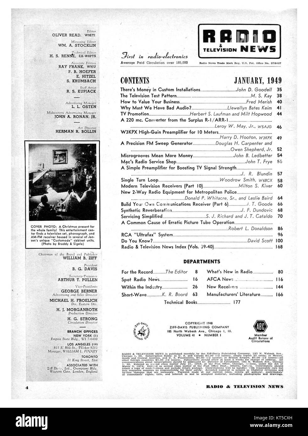 Cette édition de janvier 1949 de *Radio TV News* couvre les événements et les développements importants dans le monde de la radio et de la télévision, reflétant les premières émissions télévisées de l'époque et l'industrie des médias en plein essor. Banque D'Images