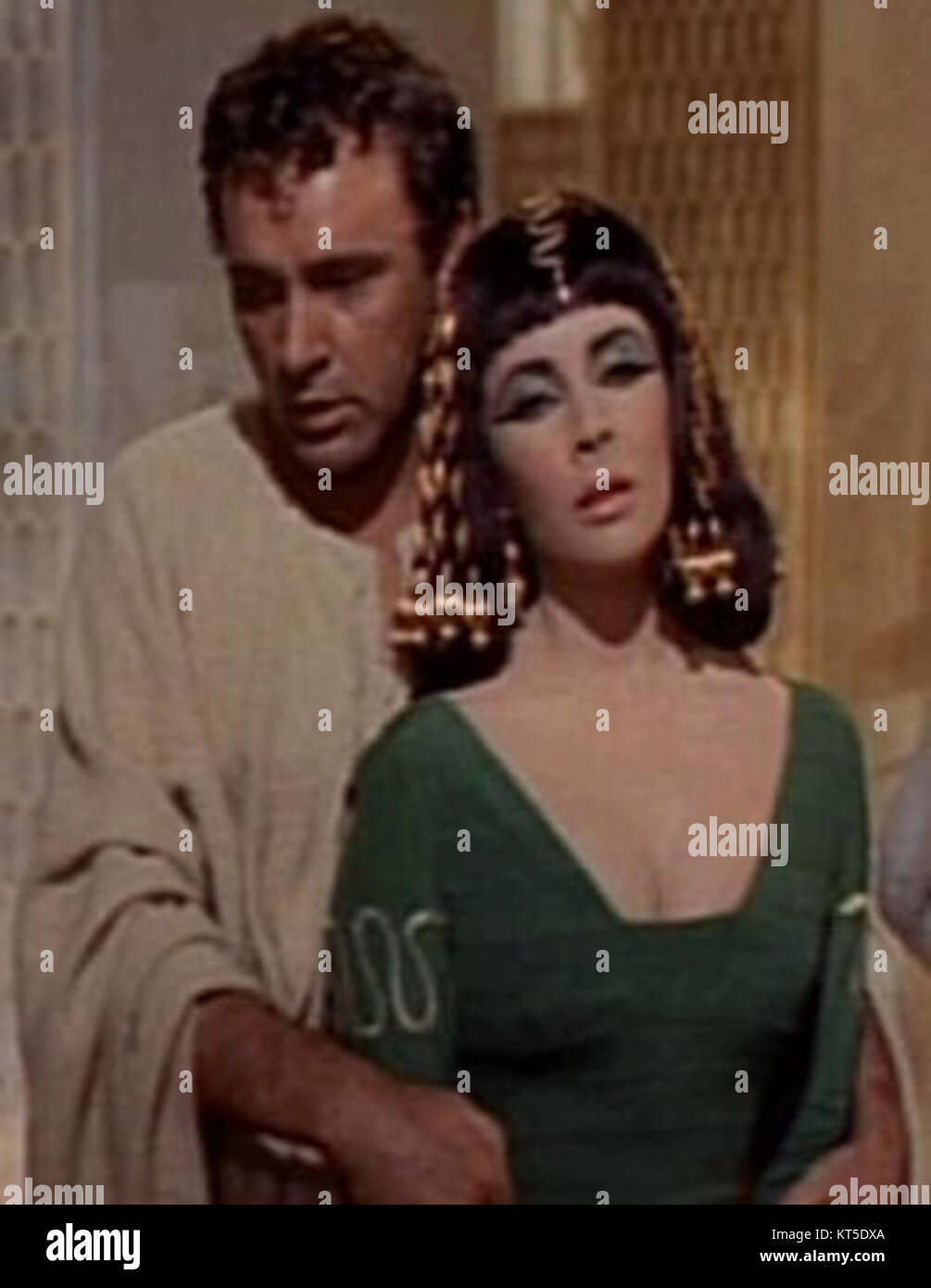 Richard Burton et Elizabeth Taylor étaient des acteurs britanniques renommés, connus pour leurs performances puissantes et leur relation tumultueuse. Leur association emblématique à l'écran et dans la vie a marqué l'âge d'or et le cinéma moderne d'Hollywood. Banque D'Images