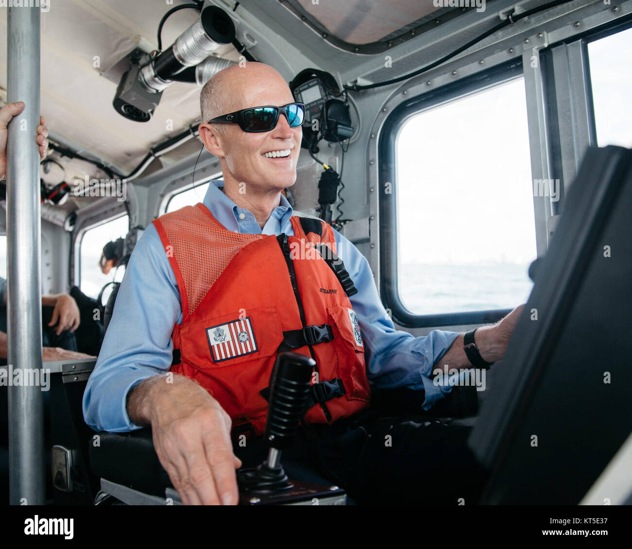 Rick Scott est un éminent politicien américain, servant comme gouverneur de Floride et plus tard comme sénateur américain. Connu pour son accent sur la politique économique et la réforme des soins de santé, sa carrière a été marquée par diverses initiatives de service public. Banque D'Images