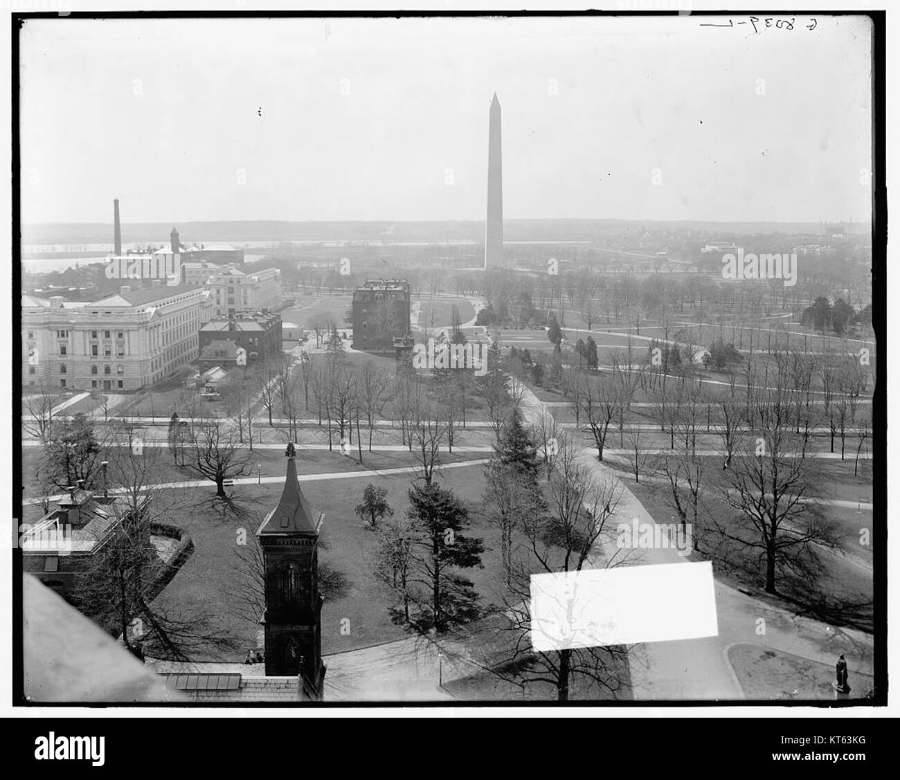 Le Smithsonian Castle West est un bâtiment historique clé situé sur le National Mall à Washington, D.C. il sert de siège à la Smithsonian institution, de bureaux de logement et de centre d'accueil et d'information pour le complexe du musée. Banque D'Images