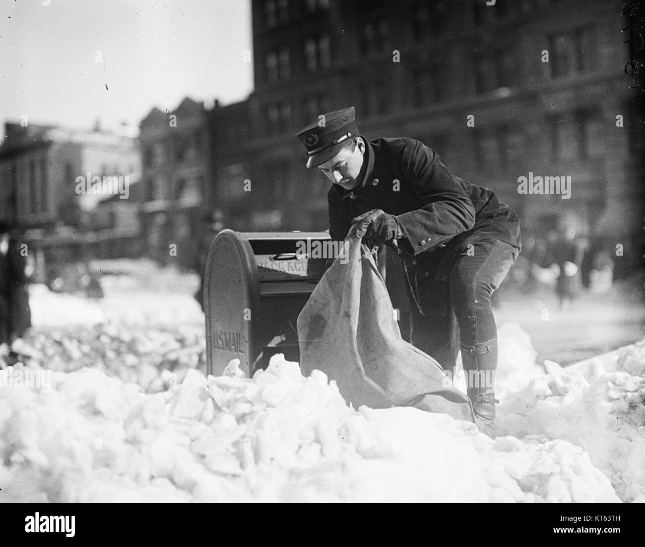 Une photographie de neige à Washington, DC, prise en 1931, montrant le paysage urbain couvert de neige. Cette image capture la scène hivernale tranquille mais saisissante de la capitale nationale. Banque D'Images