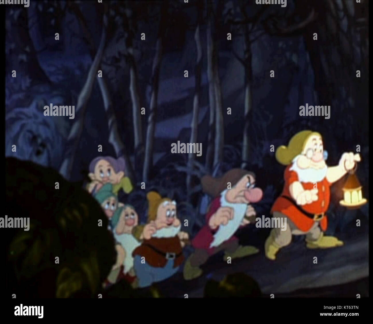 La bande-annonce 1937 de Blanche-neige et les sept nains de Disney présente l'animation révolutionnaire et la conception des personnages du film. Ce premier matériel promotionnel met en évidence les premiers éléments du film, attirant l'attention sur l'attrait visuel du conte de fées. Banque D'Images