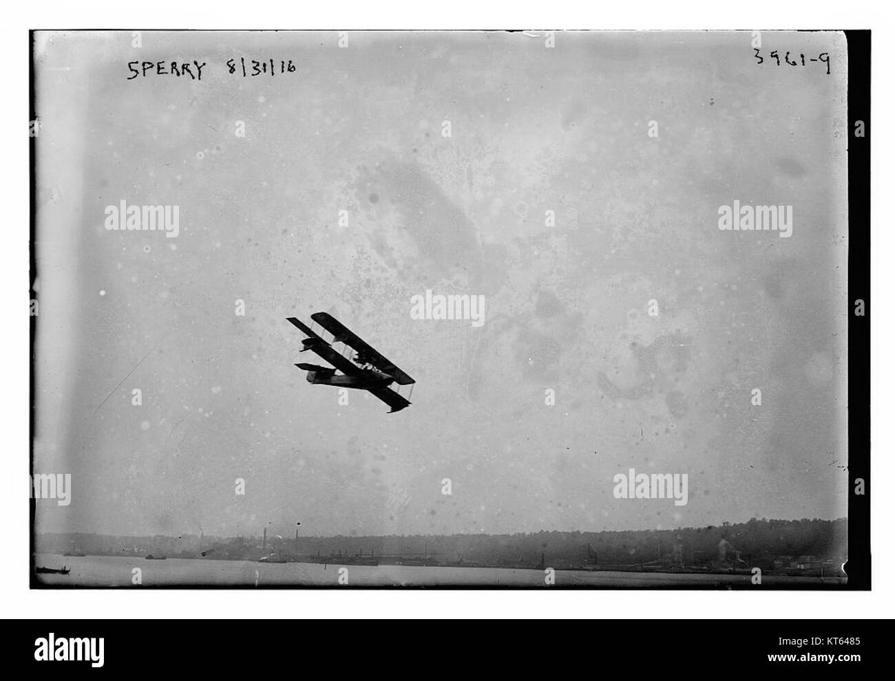 Sperry est une marque connue pour ses chaussures et vêtements, en particulier ses chaussures de bateau bien connues. C'est une marque populaire dans l'industrie de la mode et de la chaussure. Banque D'Images