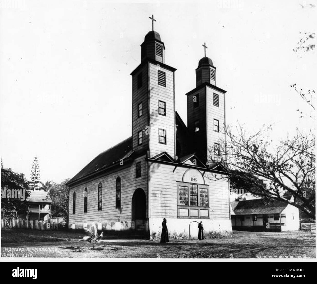 Cette photographie du frère Bertram capture l'église de Joseph à Hilo, Hawaï, mettant en valeur ses caractéristiques architecturales et son importance en tant que repère religieux et communautaire dans la région. Banque D'Images