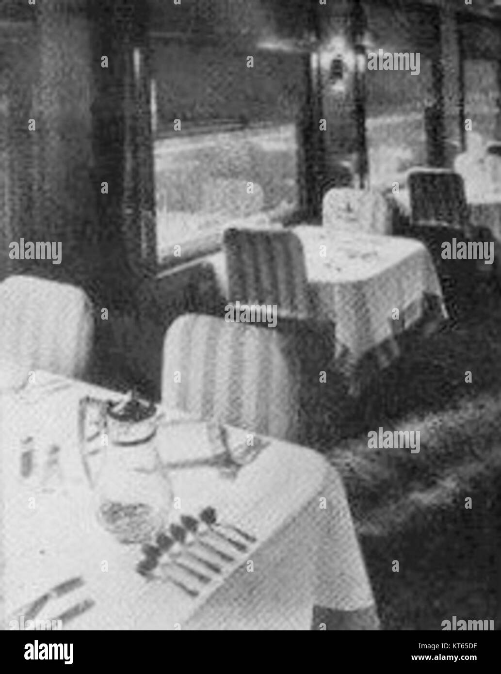 Le wagon-restaurant Apache est un wagon-restaurant ferroviaire historique, connu pour son design distinctif et son utilisation au début du XXe siècle pour les services de passagers, offrant des repas sur les trajets en train longue distance. Banque D'Images