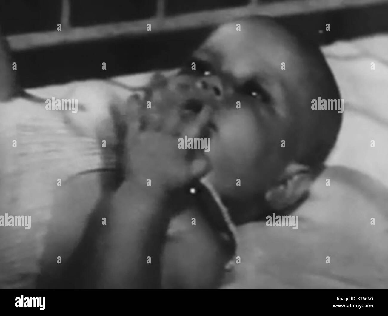Le film de 1948 'test tube Babies' explore les premiers jours de l'insémination artificielle. Le film aborde les progrès scientifiques et les réactions sociétales à la technologie de reproduction pendant cette période. Banque D'Images