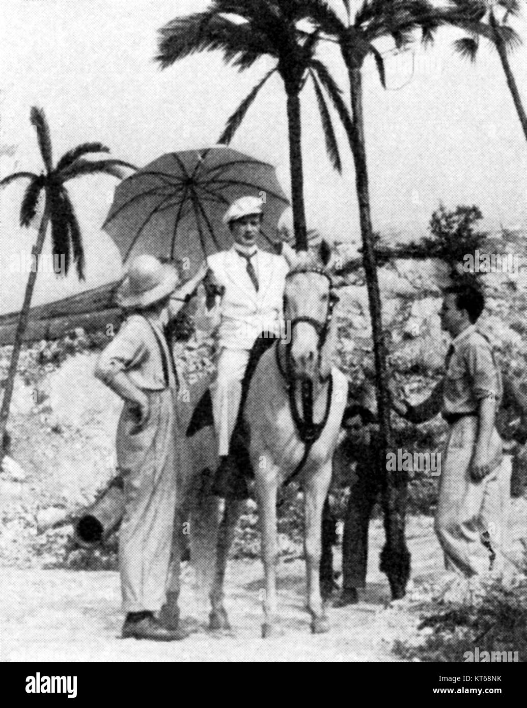 Too Much Johnson est un court métrage comique d'Orson Welles sorti en 1938. Cette image fixe montre le personnage Cotten dans une scène qui se déroule à Cuba, un endroit clé de l’intrigue, reflétant le récit humoristique du film. Banque D'Images