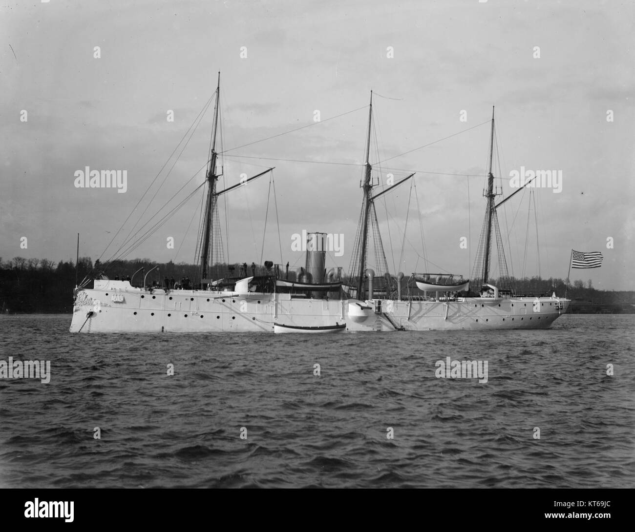 L'USS Yorktown (PG-1) était une canonnière de la marine américaine, mise en service en 1891. Cette image présente une vue latérale du navire, montrant sa conception et ses caractéristiques de la période. Banque D'Images