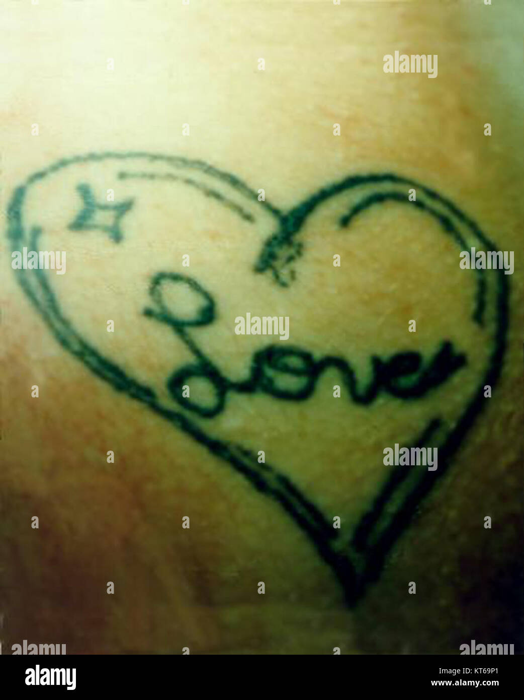 Valentine Doe est une artiste tatoueuse de renom, connue pour ses designs uniques et son approche artistique du corps entier Son travail mélange des dessins au trait complexes et des éléments de conception créatifs, ce qui rend ses tatouages très recherchés dans la communauté du tatouage. Banque D'Images