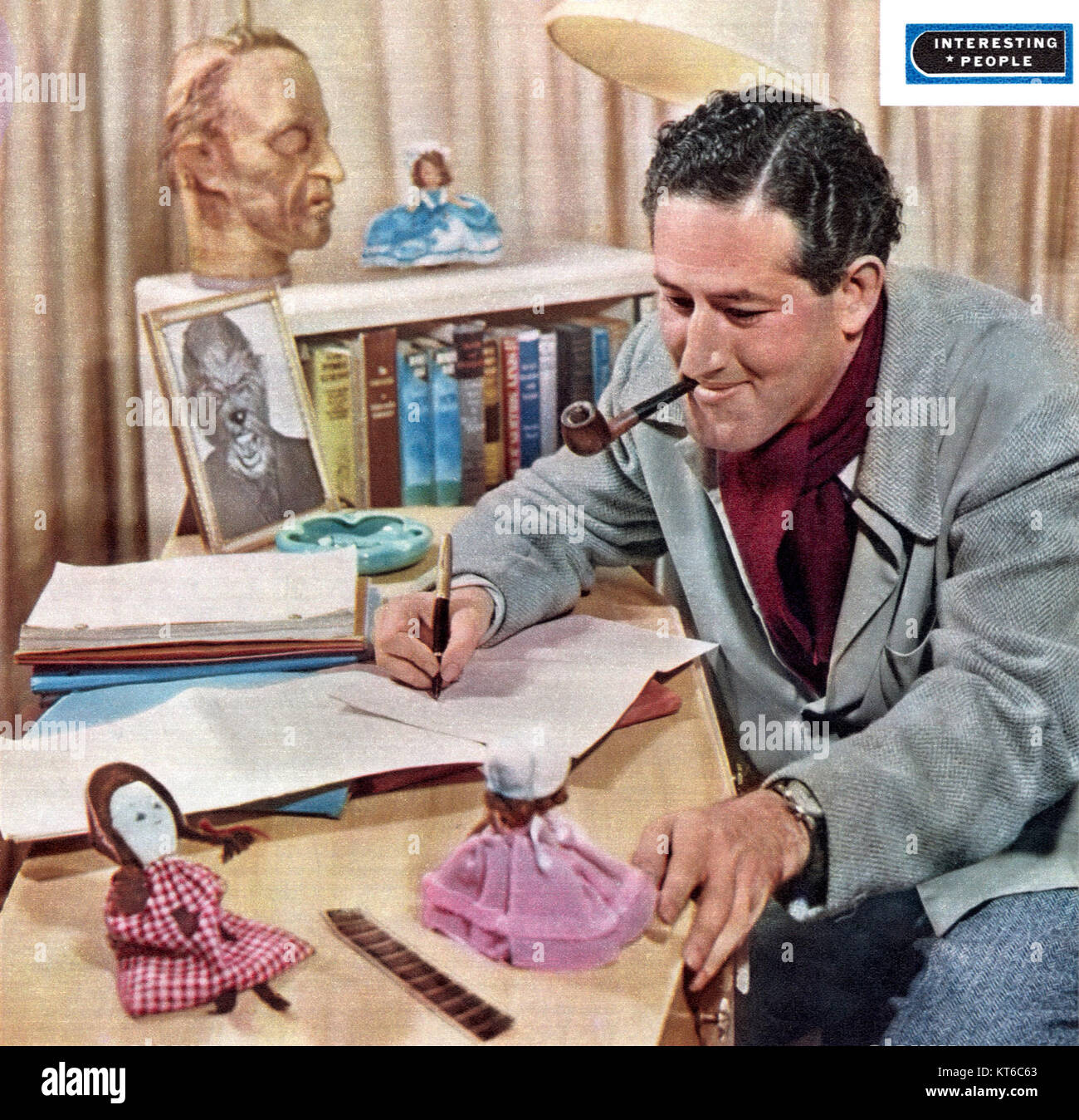 William Castle était un réalisateur et producteur américain renommé, connu pour son approche novatrice et souvent théâtrale de la réalisation cinématographique, en particulier dans le genre horreur. Ses œuvres, y compris l'utilisation de la participation du public, ont révolutionné les expériences cinématographiques dans les années 1950 et 1960 Banque D'Images