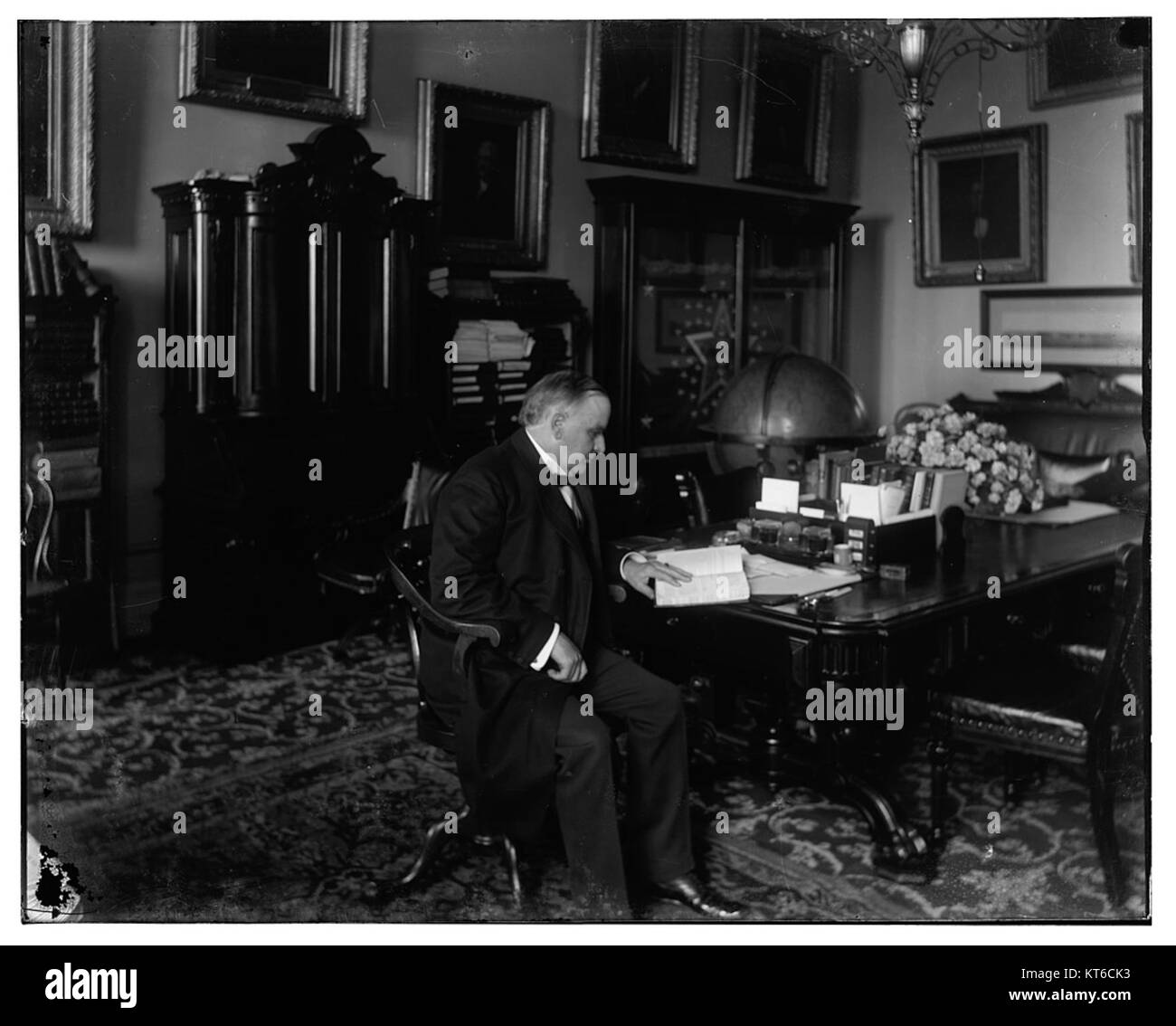 La Maison Blanche, la résidence officielle du président des États-Unis, a servi de résidence au président William McKinley pendant son mandat de 1897 à 1901. McKinley est le 25e président des États-Unis, et son mandat est marqué par la guerre hispano-américaine et la croissance économique. Banque D'Images La Maison Blanche, la résidence officielle du président des États-Unis, a servi de résidence au président William McKinley pendant son mandat de 1897 à 1901. McKinley est le 25e président des États-Unis, et son mandat est marqué par la guerre hispano-américaine et la croissance économique. Banque D'Images