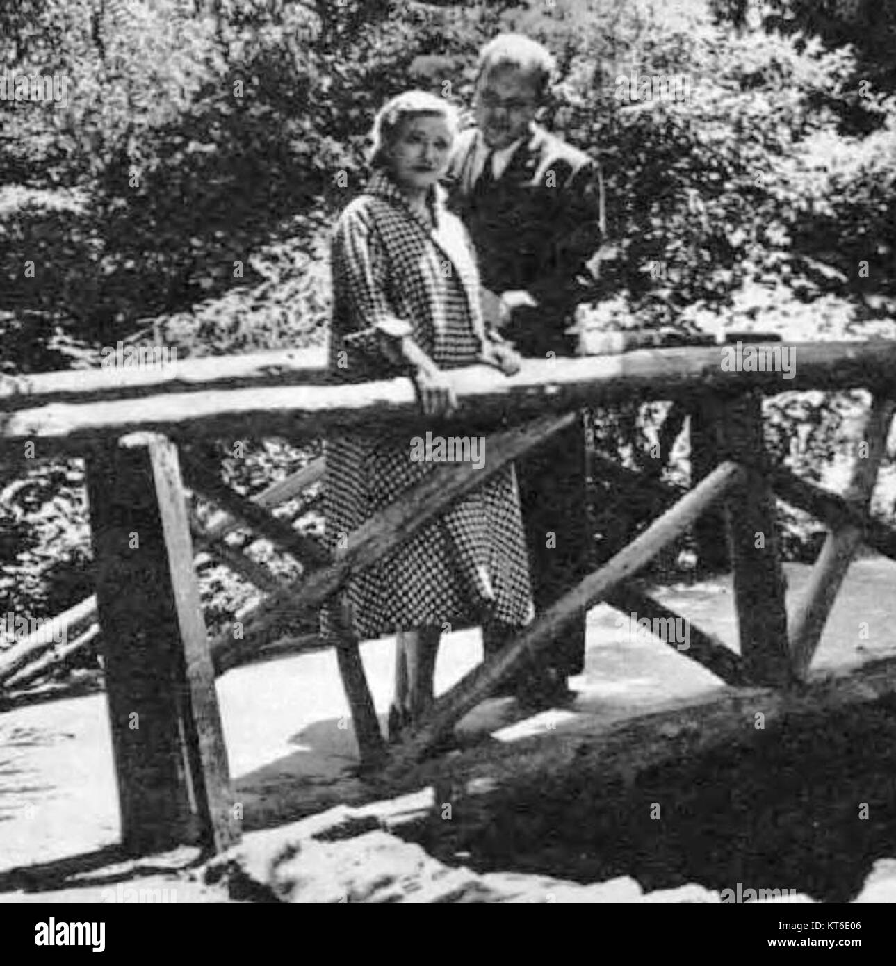 'Young Doctor Malone' était une série radiophonique diffusée sur BBC Radio 2, mettant l'accent sur la vie et les défis d'un jeune médecin dans un petit village anglais. Banque D'Images