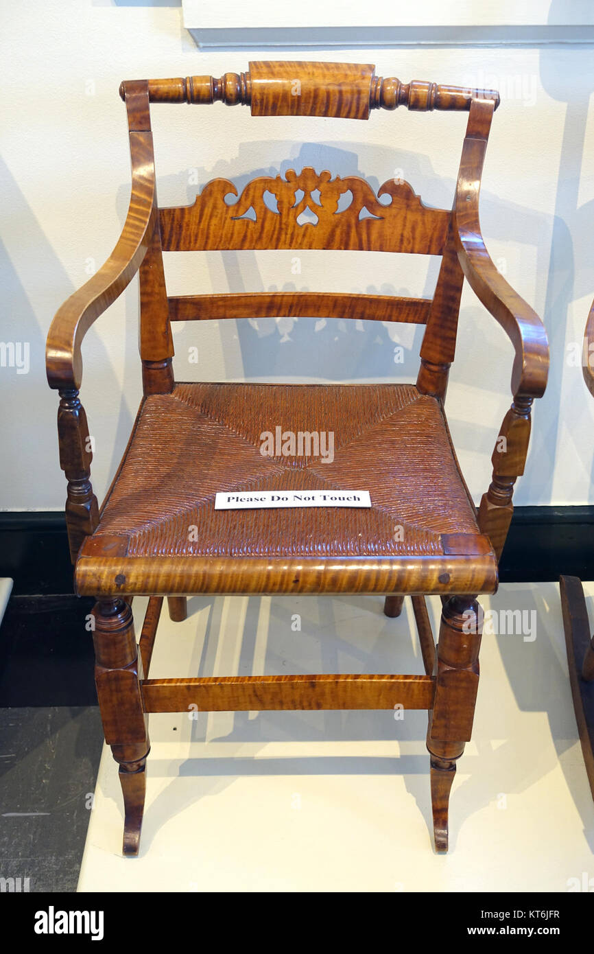 Fauteuil en érable, créé entre 1815 et 1835 par un fabricant inconnu du comté de Bennington, au Vermont, exposé au musée de Bennington. Banque D'Images