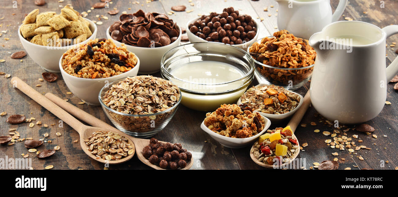 La composition avec différentes sortes de produits de céréales de petit déjeuner Banque D'Images