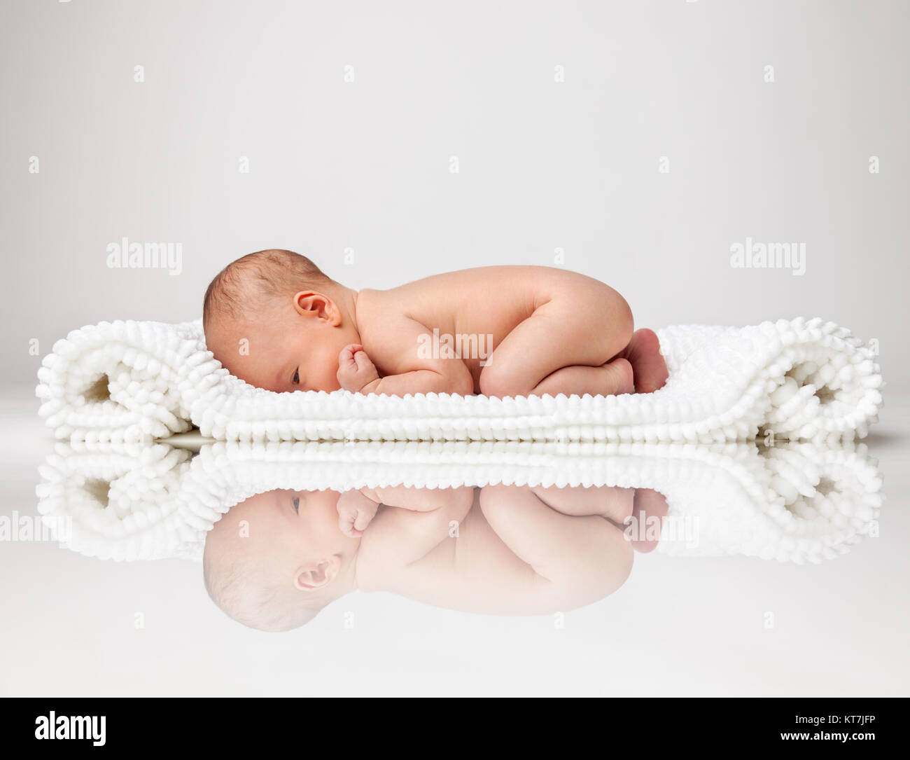 Cute baby lying on a Blanket Banque D'Images