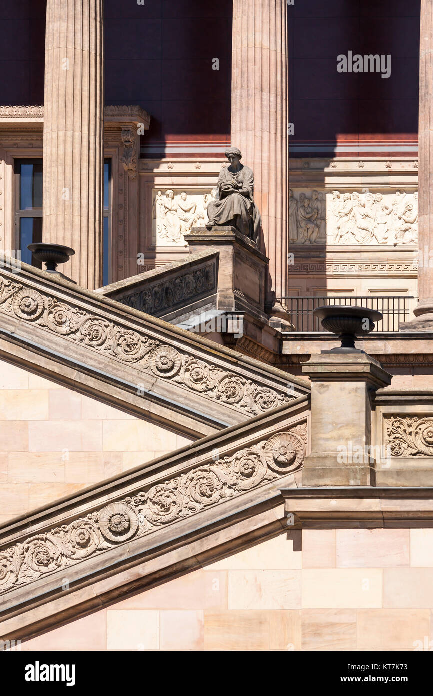 Detaillaufnahme der Freitreppe aus Sandstein der alten Nationalgalerie Berlin auf der Museumsinsel Banque D'Images