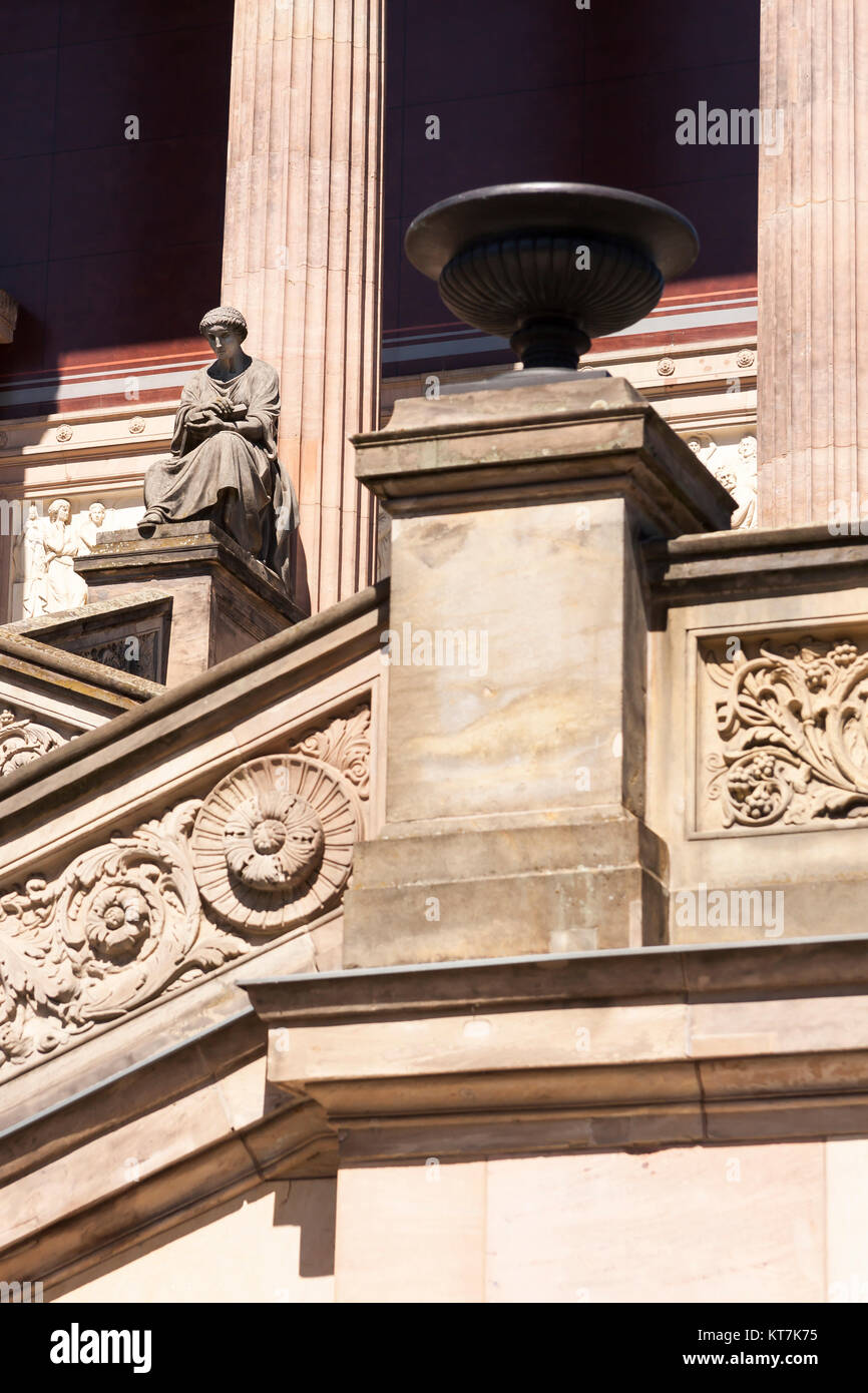 Detaillaufnahme Hauptfassade und der Freitreppe aus Sandstein der alten Nationalgalerie Berlin auf der Museumsinsel Banque D'Images