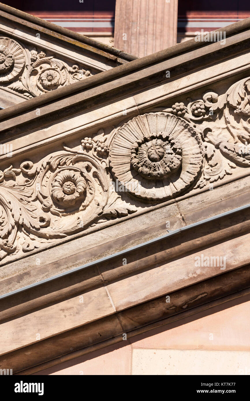 Detaillaufnahme der Freitreppe aus Sandstein der alten Nationalgalerie Berlin auf der Museumsinsel Banque D'Images