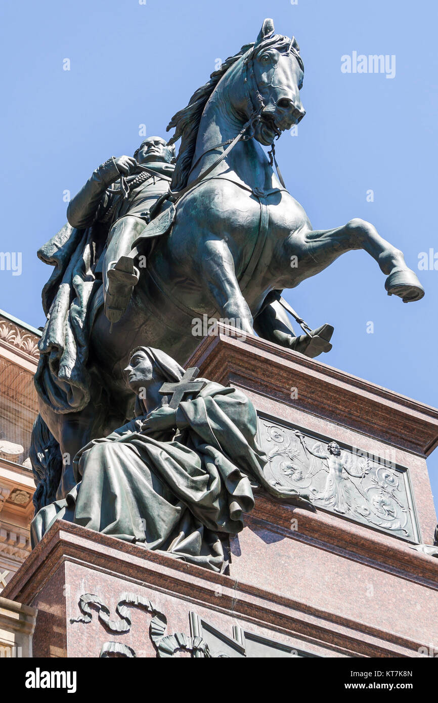 Bronzefigur Pferd auf vor der alten Nationalgalerie de Berlin Banque D'Images