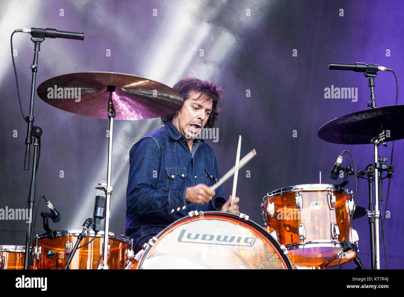 Le groupe de rock indépendant américain de la guerre à la drogue effectue un concert live au festival de musique norvégienne 2015 Øyafestivalen à Oslo. Ici le batteur Charlie Hall est vu sur scène. La Norvège, 12/08 2015. Banque D'Images