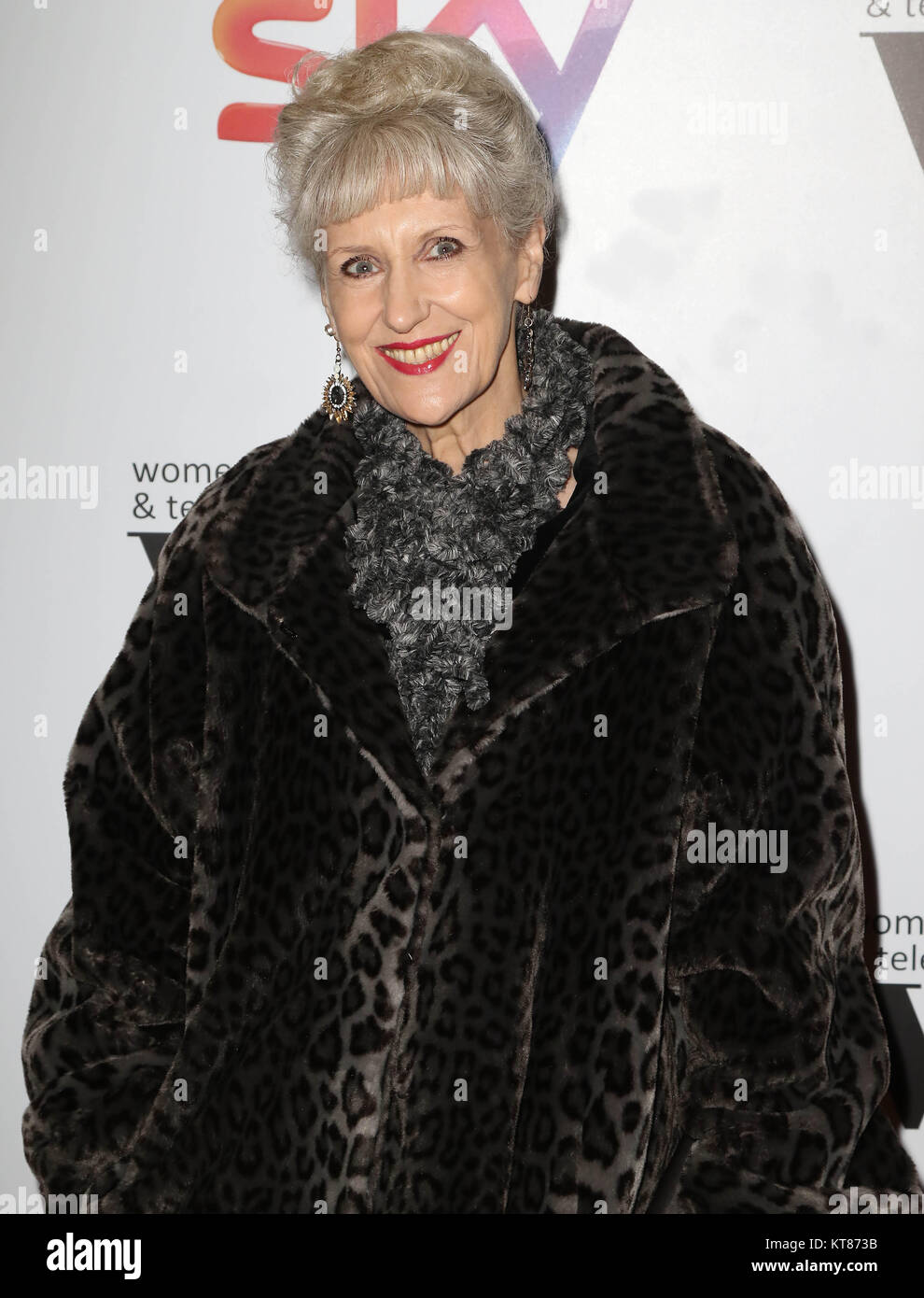 1 déc 2017 - Anita Dobson assistant à Women in Film and Television Awards 2017 à Park Lane Hilton Hotel à London, England, UK Banque D'Images