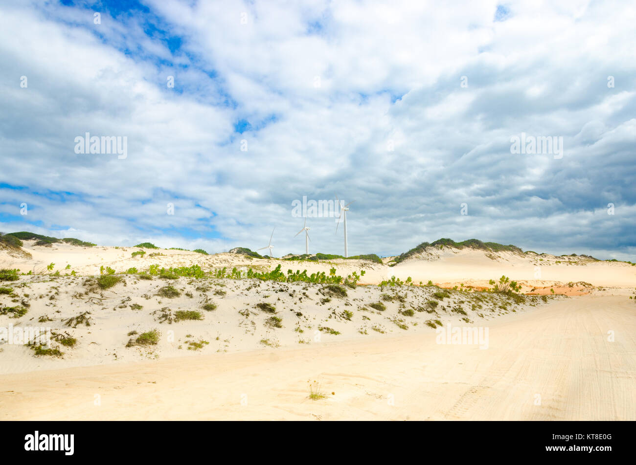 Canoa Quebrada, Brésil, Jul 12, 2017 : les moulins à vent ferme située dans la plage dunes hill Banque D'Images