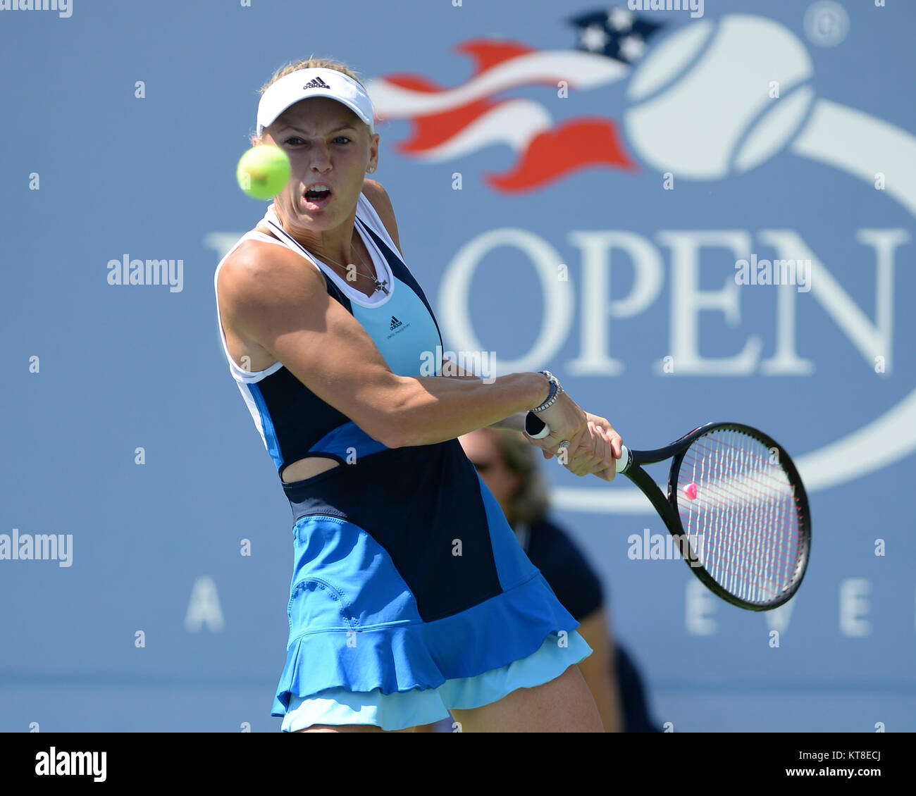 __SMG Caroline Wozniacki FL5__USopen Jour2__082713 10.JPG FLUSHING, NY - 27 août : Caroline Wozniacki sur la deuxième journée de l'US Open 2013 à l'USTA Billie Jean King National Tennis Center le 27 août 2013 dans le quartier de rinçage de la Queens Borough de la ville de New York. People : Caroline Wozniacki Banque D'Images