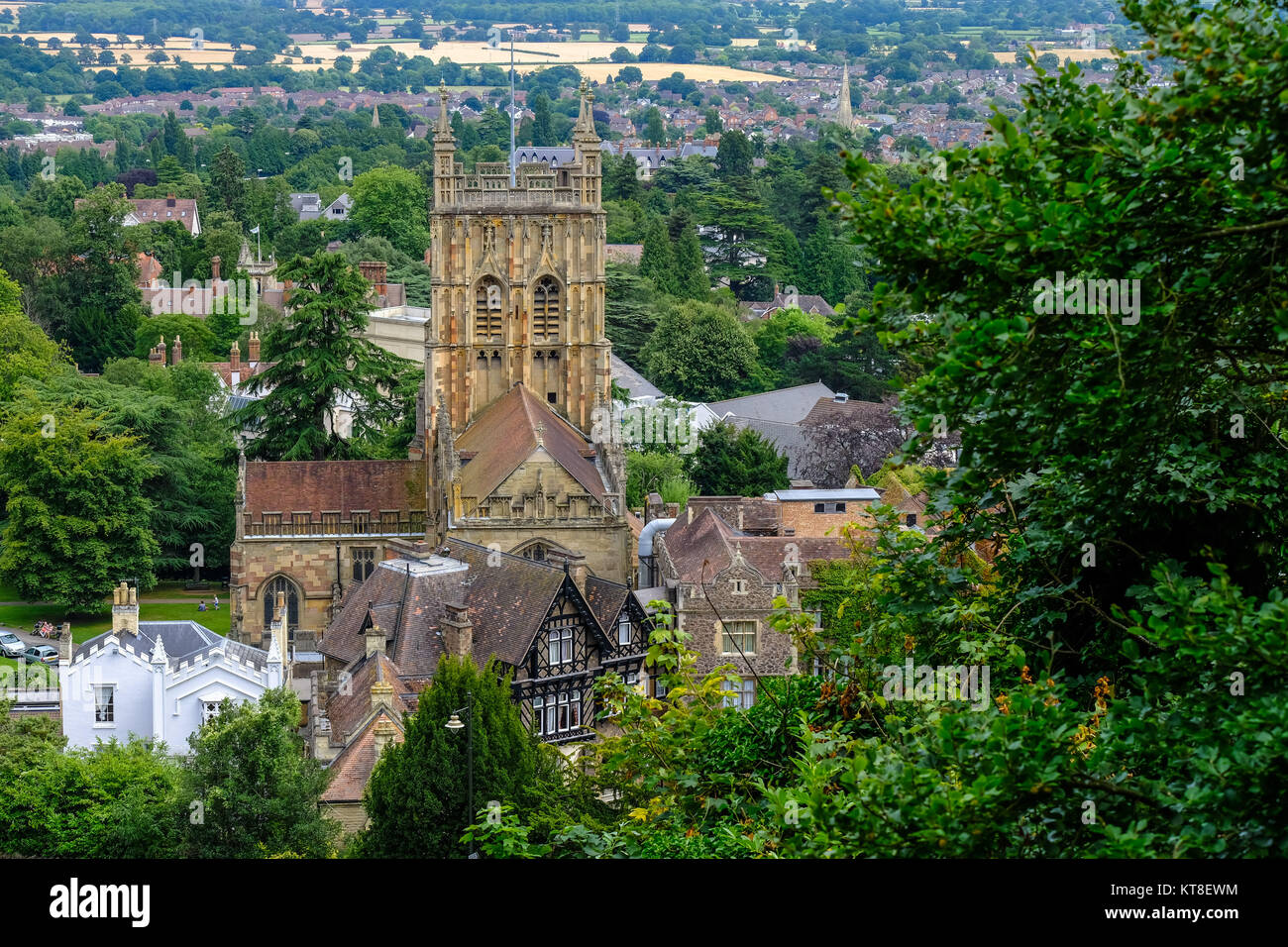 Prieuré de Great Malvern, l'église paroissiale de St Mary et St Michael, Malvern, Worcestershire, Angleterre, vue à partir de la terrasse de Foley Banque D'Images