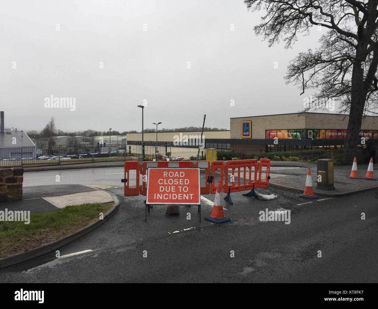 Un signe par l'Aldi à Skipton, Yorkshire du Nord après le coup de couteau de supermarché Jodie travailleur Willsher, le jeudi 30. Banque D'Images