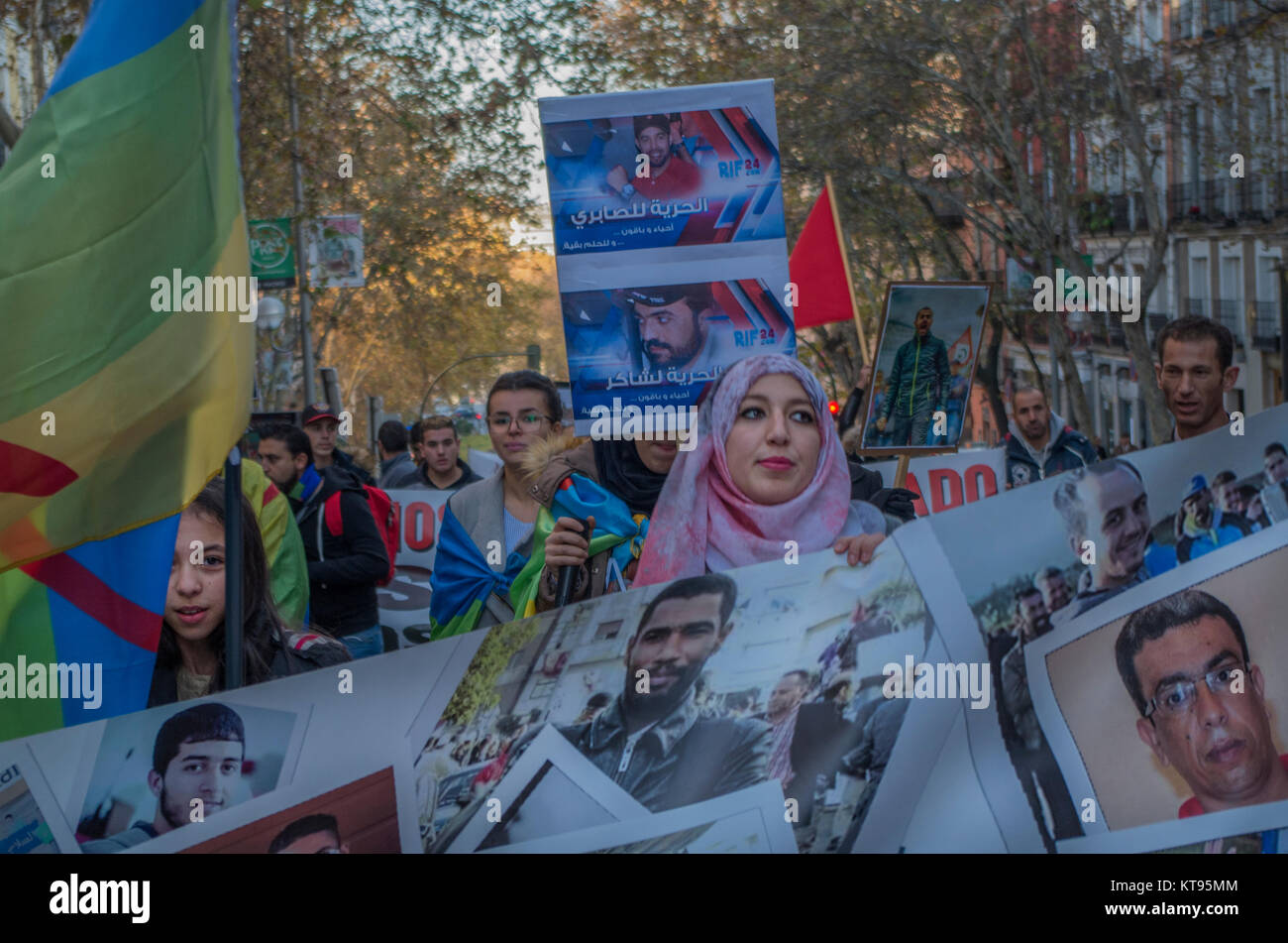 Madrid, Espagne. 26Th Dec 2017. Des centaines de personnes ont protesté marocain à Madrid pour demander la liberté pour les plus de 500 prisonniers politiques du mouvement Rif Hirak dans leur patrie. Credit : Lora Grigorova/Alamy Live News Banque D'Images