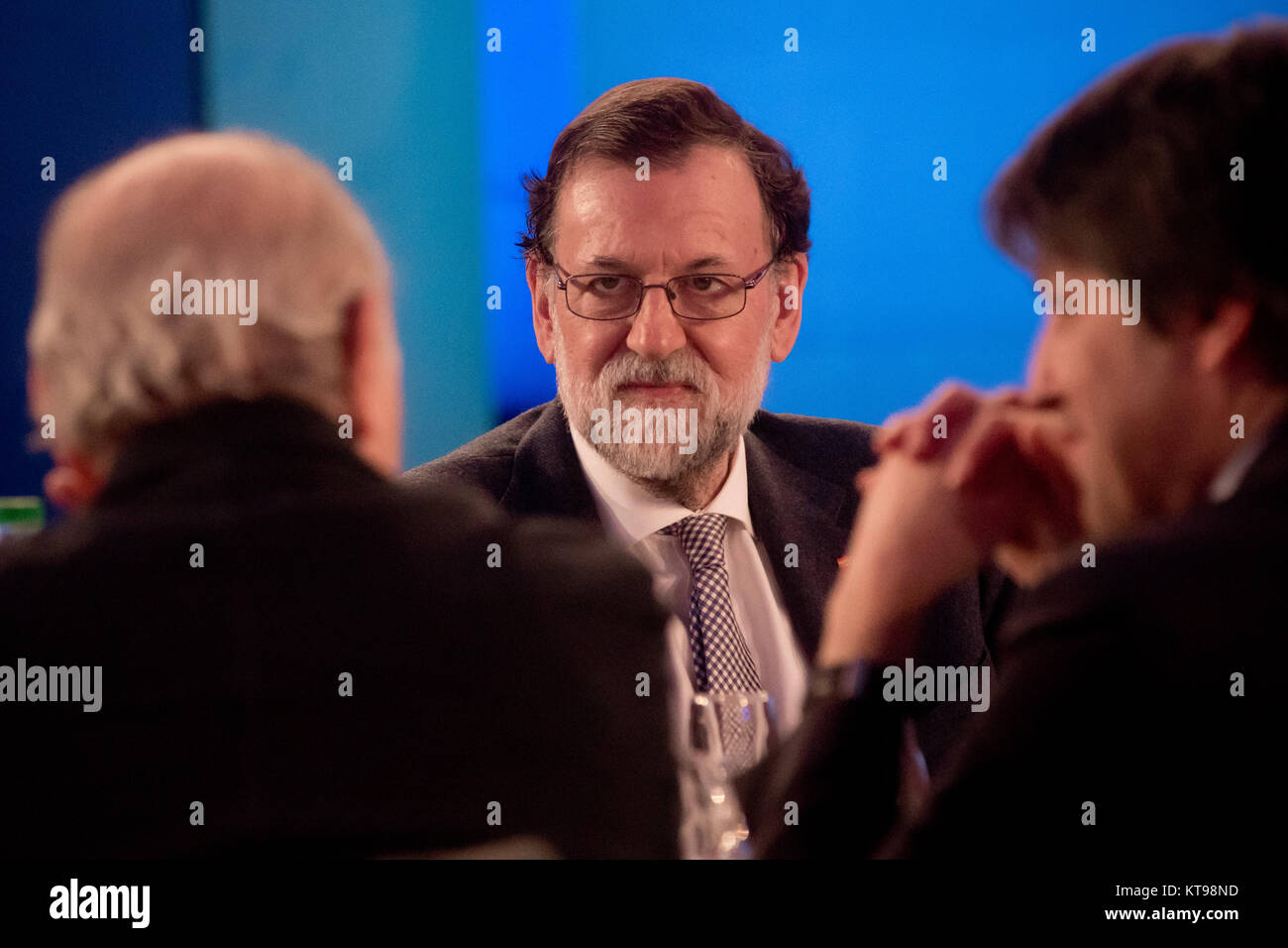 Le premier ministre Espagnol Mariano Rajoy assiste à la réunion de clôture de la campagne du Parti populaire (Parti du peuple) à Barcelone pour les élections régionales le 21 décembre 2017. Banque D'Images