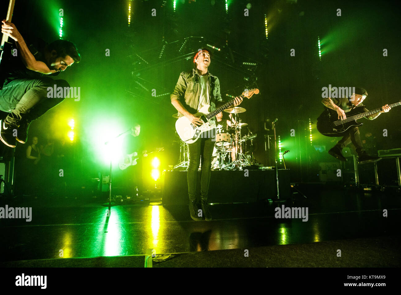 Danemark, copenhague - Octobre 08, 2017. Le groupe de pop punk américain All Time Low effectue un concert live à Vega à Copenhague. Ici chanteur et guitariste Alex Gaskarth est vu sur scène. (Photo crédit : Gonzales Photo - Peter Troest). Banque D'Images