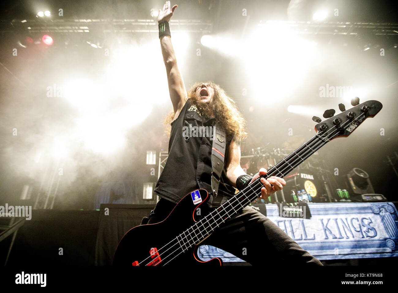 Le groupe de thrash metal américain Anthrax effectue un concert live à Amager Bio à Copenhague. Ici bassiste Frank Bello est vu sur scène. Le Danemark, 06/03 2017. Banque D'Images