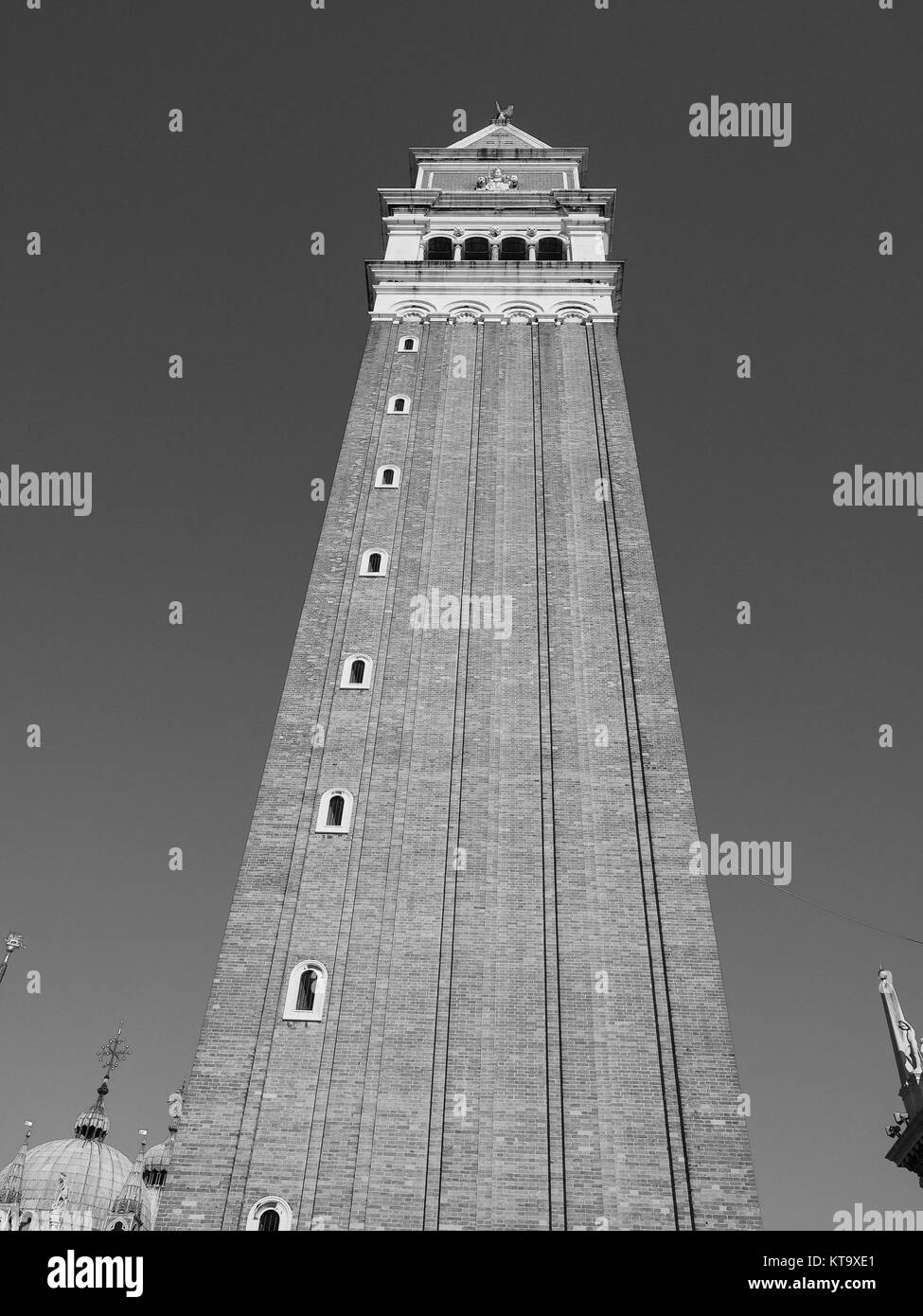 Le campanile de Saint Marc à Venise en noir et blanc Banque D'Images