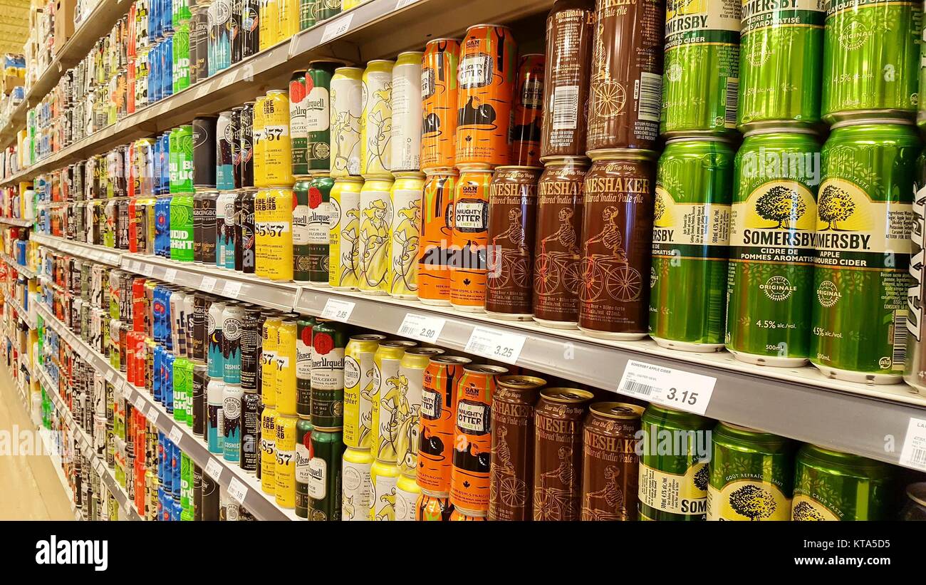 Sélection de bières dans un supermarché en face au Canada Banque D'Images