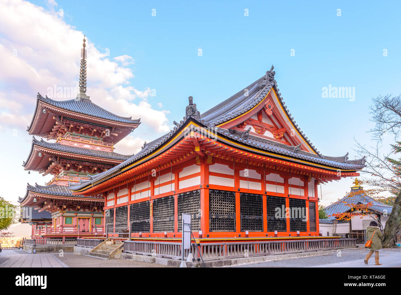 La porte de Temple Kiyomizu-dera à Kyoto le matin Banque D'Images