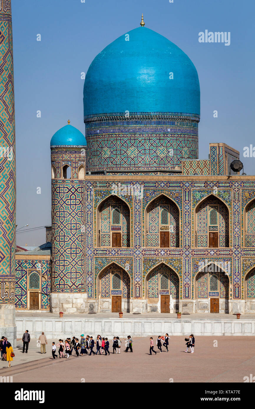 L'extérieur de l'Tilla-Kori Madrassa, le Reghistan, Samarkand, Ouzbékistan Banque D'Images