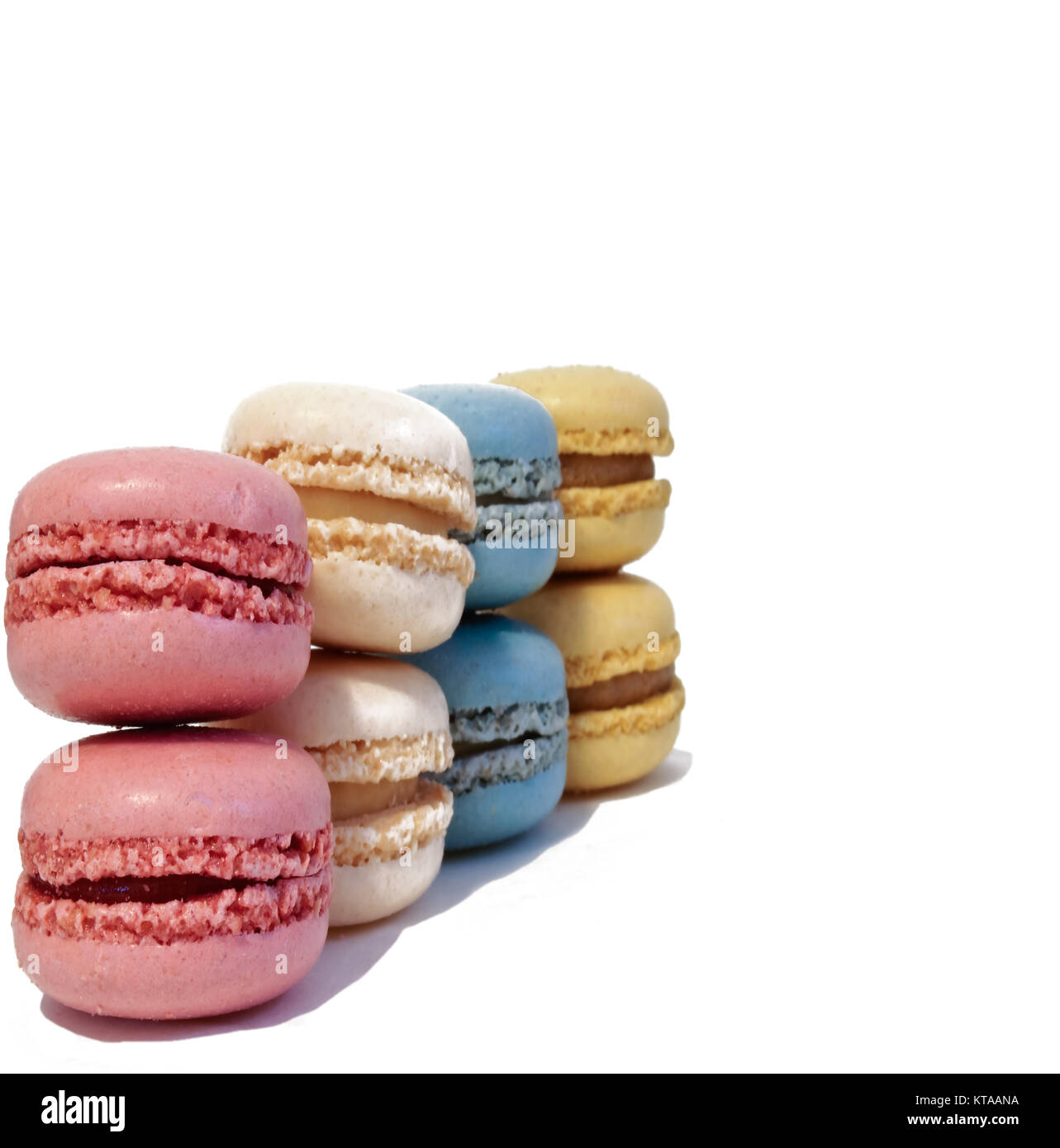 Fraise, Vanille, myrtille et aromatisé de potiron macarons Français Banque D'Images