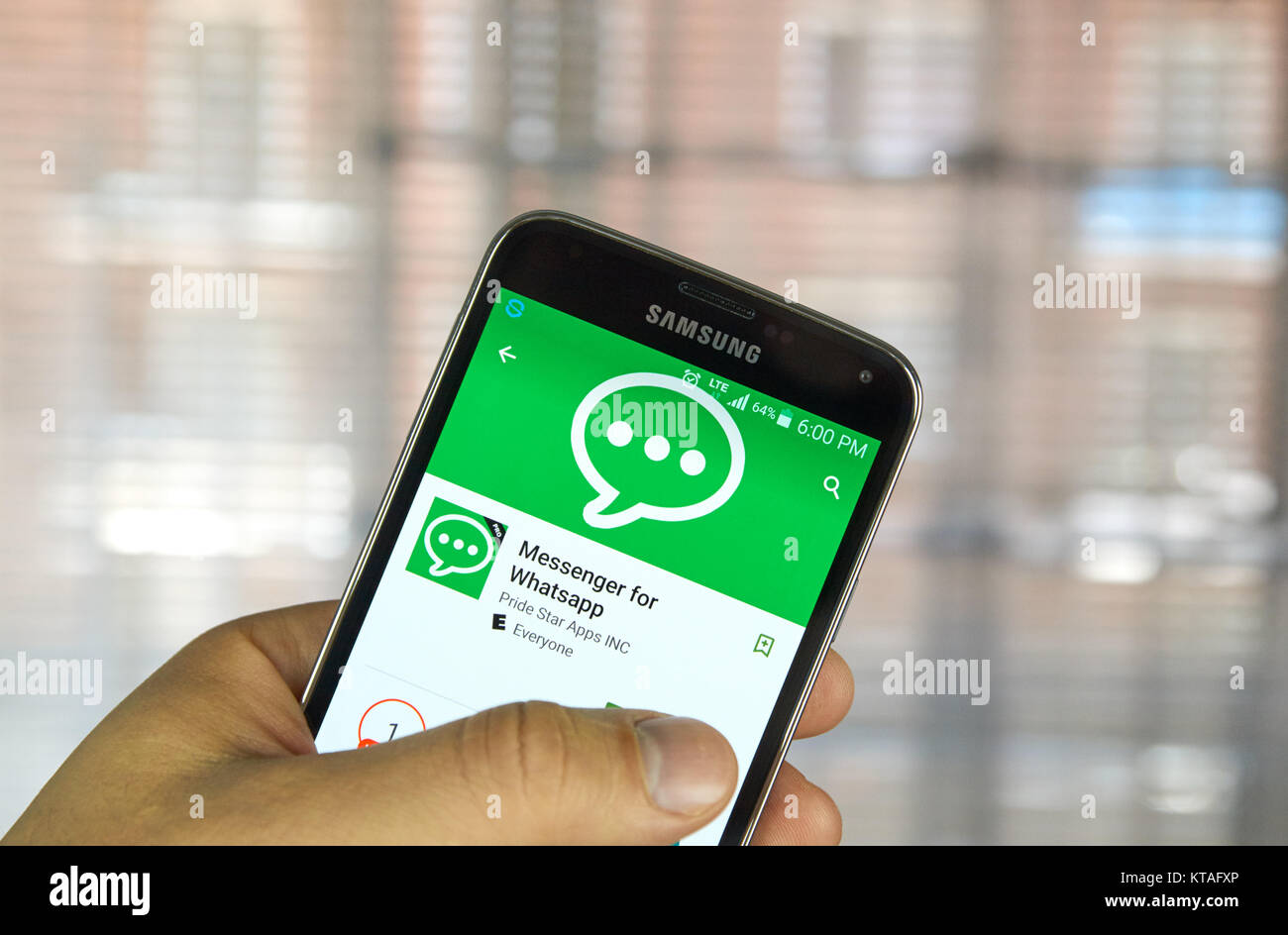 Montréal, Canada - le 5 avril 2016 : Messenger pour Whatsapp sur Samsung S5.. WhatsApp Messenger est une application de messagerie gratuite disponible pour Android et d'autres s Banque D'Images