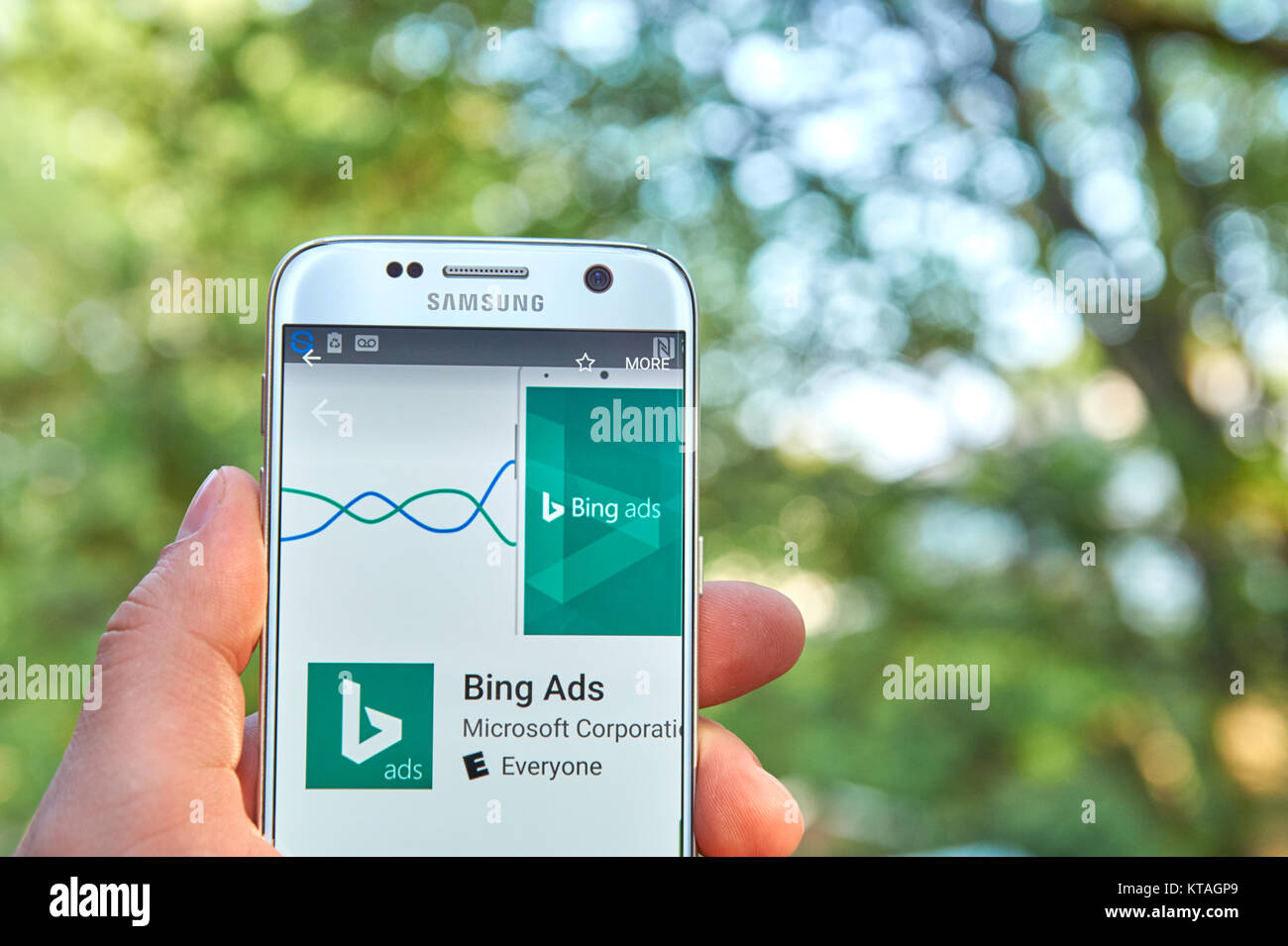 Montréal, Canada - le 23 mai 2016 : Bing Ads application sur Samsung S7 écran. Bing Ads est un service qui fournit le salaire par publicité de clic sur le Banque D'Images