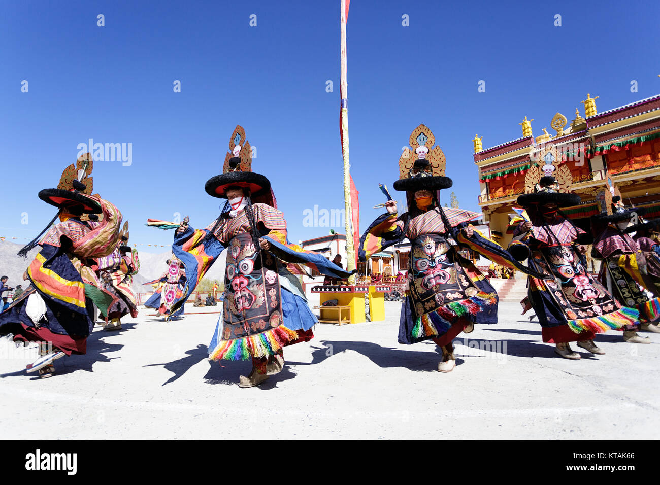 Les moines bouddhistes effectue danse masquée au monastère de Diskit, cérémonie religieuse, la Vallée de Nubra, Ladakh, le Jammu-et-Cachemire, en Inde. Banque D'Images