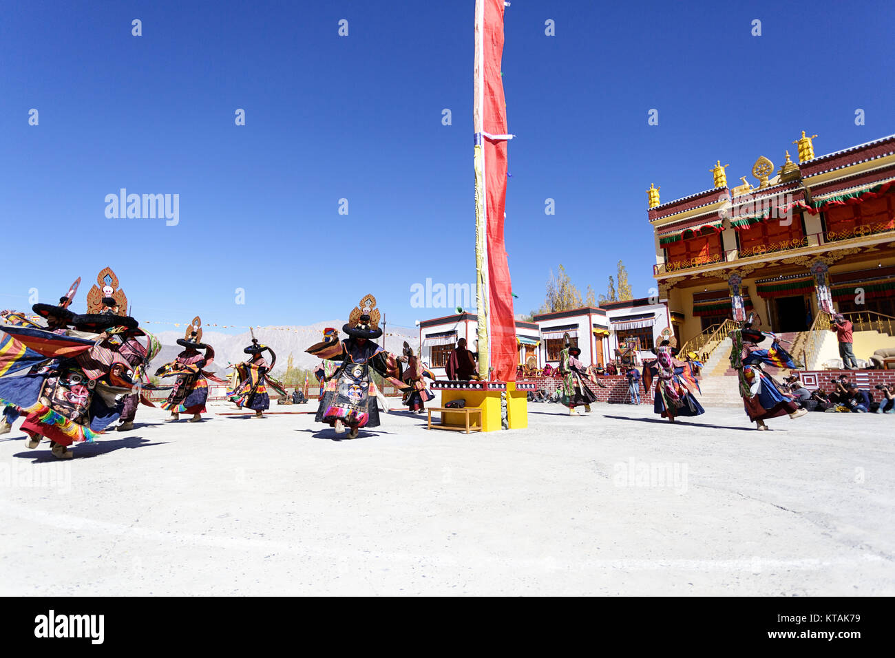 Les moines bouddhistes effectue danse masquée au monastère de Diskit, cérémonie religieuse, la Vallée de Nubra, Ladakh, le Jammu-et-Cachemire, en Inde. Banque D'Images