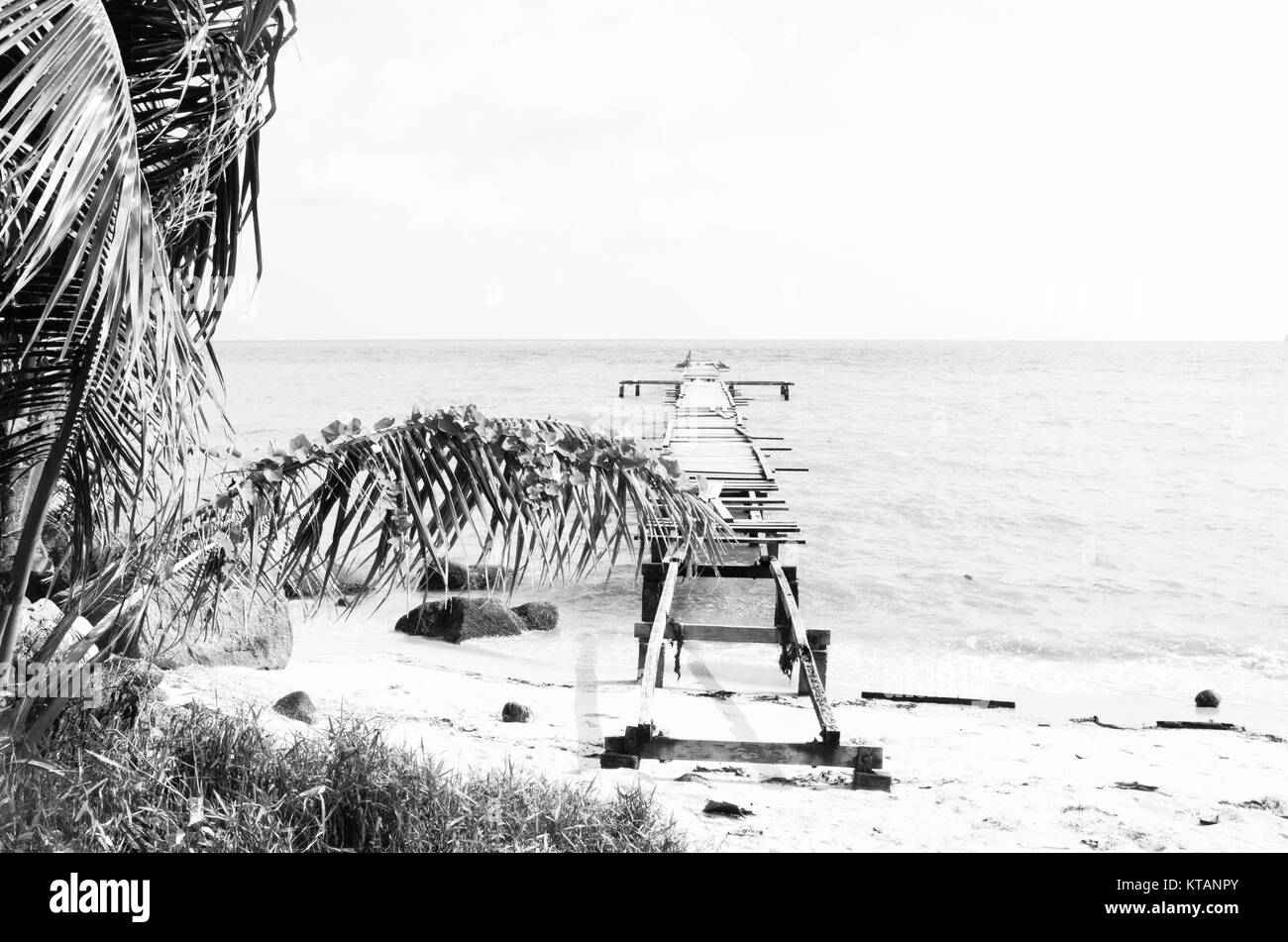 Jetée en bois sur le fond de la mer Banque D'Images