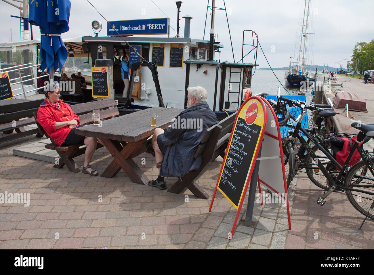 Kipper cutter 'Berta' au port de Lauterbach, Greifswalder Bodden, Ruegen island, Mecklembourg-Poméranie-Occidentale, de la mer Baltique, l'Allemagne, de l'Europe Banque D'Images