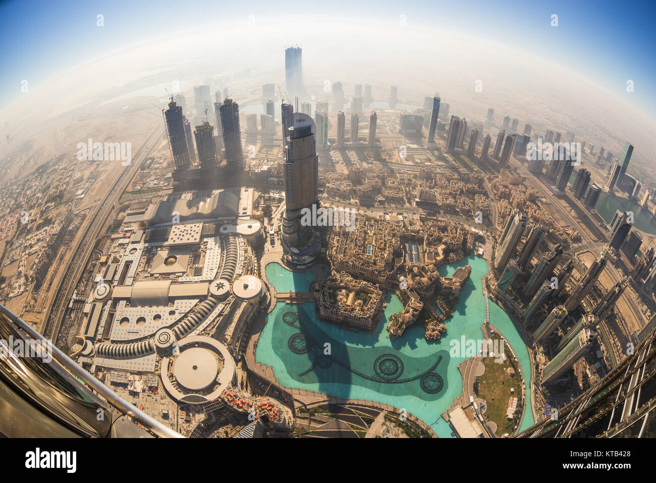 Vue aérienne du centre-ville de Dubaï du Burj Khalifa, Dubai, Emirats Arabes Unis. Banque D'Images