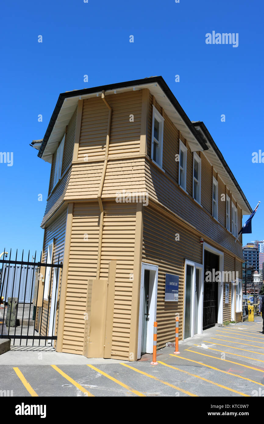 Vieux Ferry Building sur Waterloo Quay's jetty service, Wellington, Nouvelle-Zélande est la base de l'unité de police maritime de Nouvelle-Zélande à Wellington. Banque D'Images