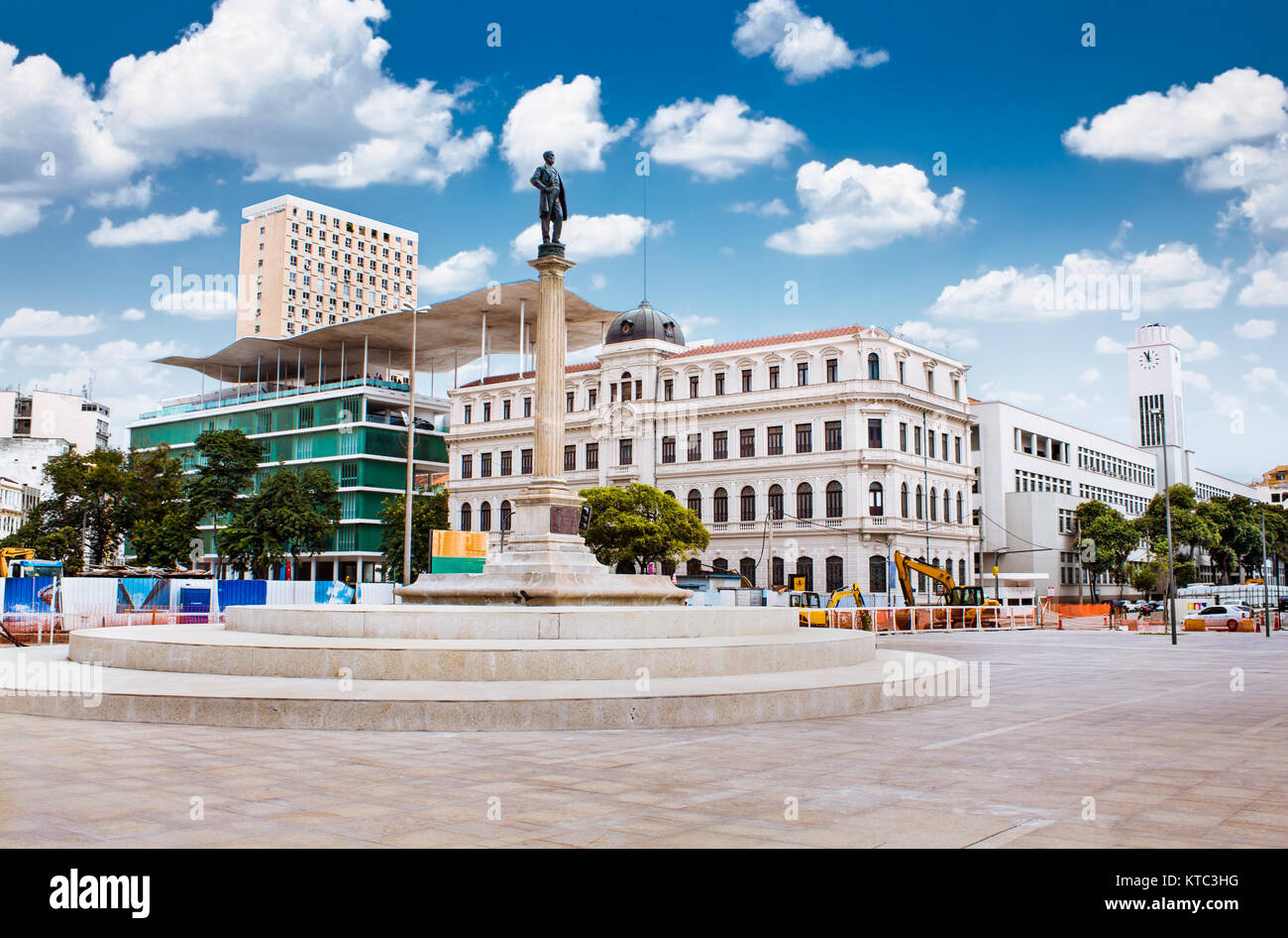 RIO DE JANEIRO, Brésil -APRIIL 26, 2015 : Nouveau Maua carré de carnaval (Carnival) bloc traditionnel et Art Museum of Rio (MAR) Le 26 avril 2015 dans Banque D'Images