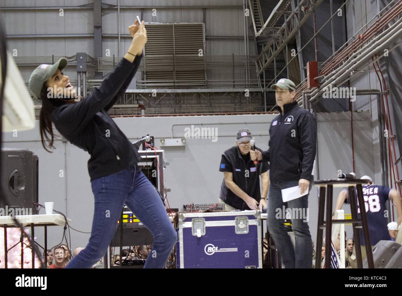 Meghan Riggle Meghan Markle, actrice, prend une gauche avec l'auditoire de selfies ...