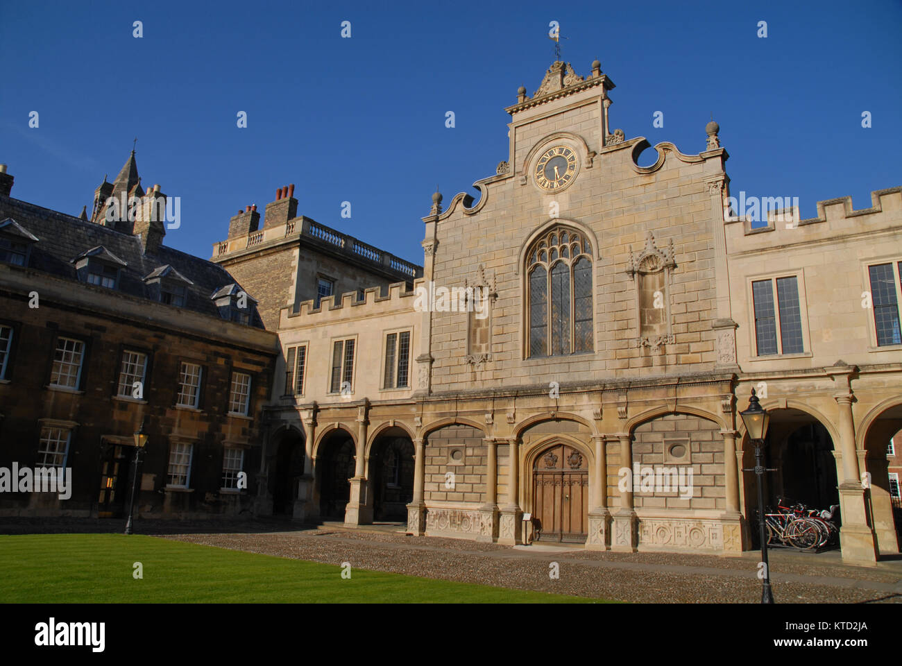 Cambridge, Royaume-Uni - 18 Avril 2015 : Ancienne cour à Peterhouse Banque D'Images