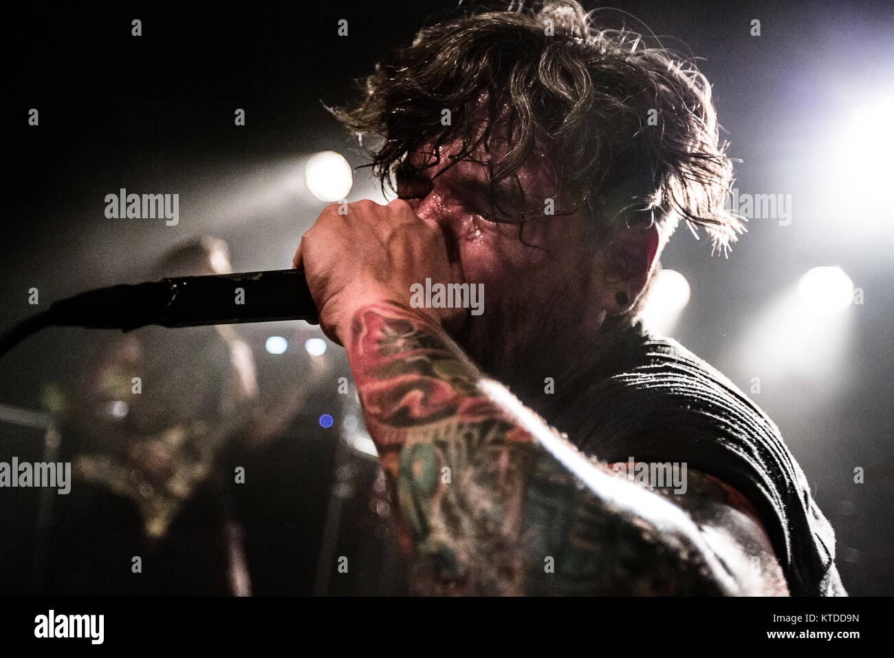 Le groupe de deathcore américain Suicide Silence effectue un concert live à Vega à Copenhague. Ici le chanteur Hernan "Eddie" Hermida est vu sur scène. Danemark 03/08 2015. Banque D'Images